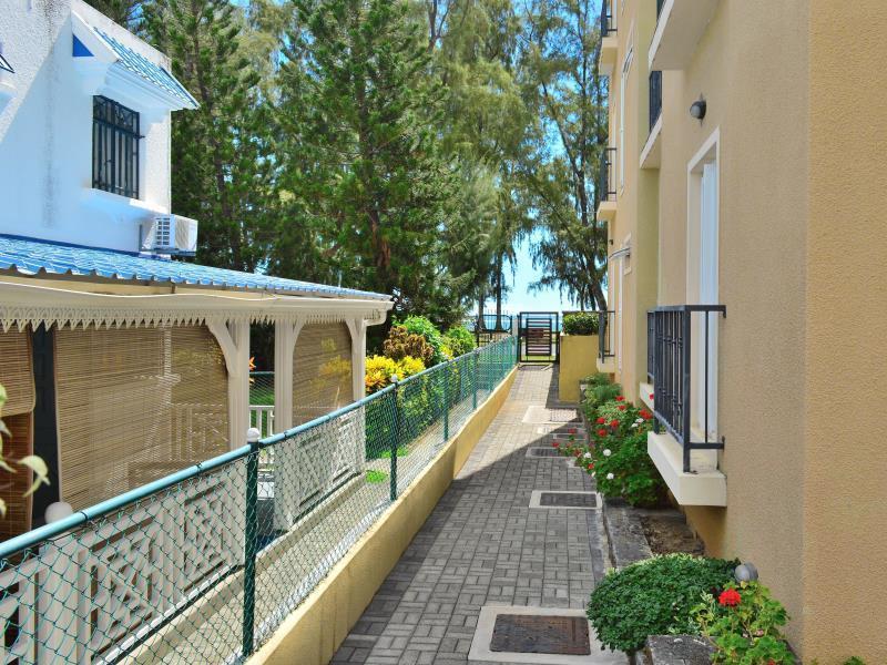 Paradya Beach Apartments Flic en Flac Exterior photo